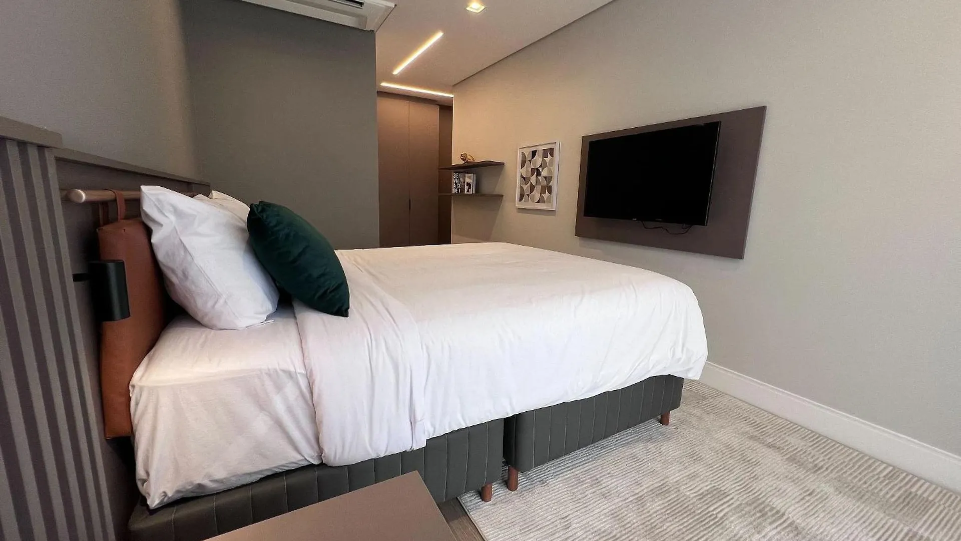 The Spot One By Xtay - Conforto E Sofisticacao Em Balneario Camboriu 0*,  Brazil